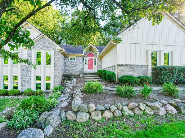 9516 Placid Way, Howell, MI 48843