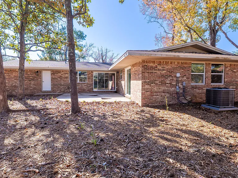 1 Stafford Cir — Photo 32