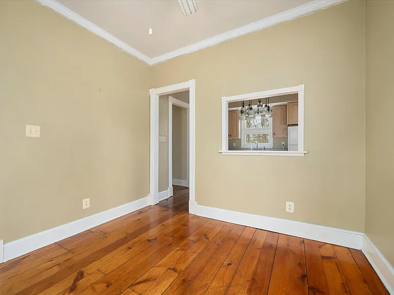 139 College St — Photo 35