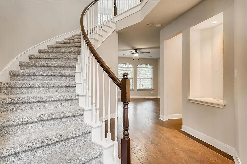 4 bed, 2.5 bath, 2744 sqft, $2,950 — Photo 2