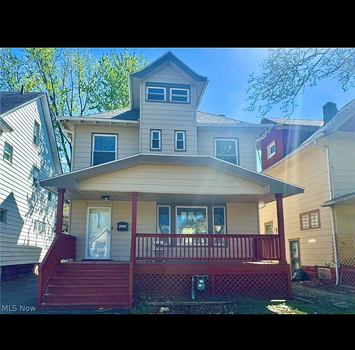 9606 Parmelee Ave — Photo 1