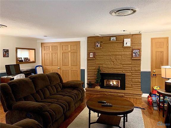 2nd image of 2213 Sheffield Pl