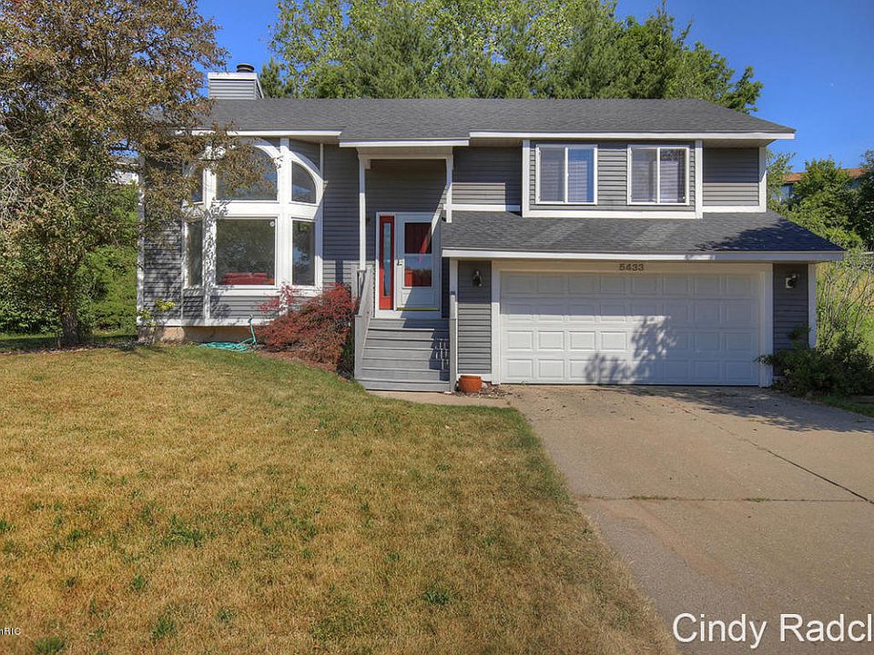 1st image of 5433 Riverlook Dr NE