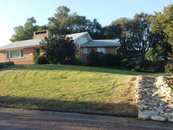 520 W 3rd St, Larned, KS 67550