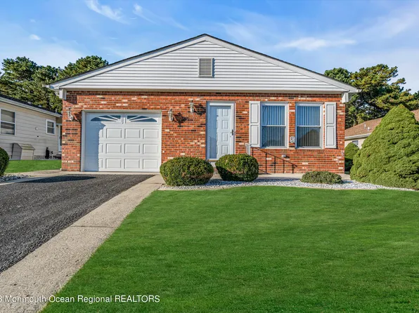36 Canterbury Lane, Toms River, NJ 08757
