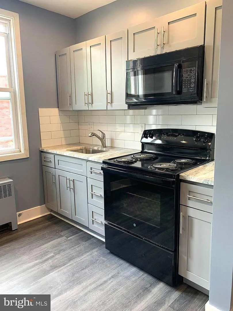3 bed, 980 sqft, $1,275 — Photo 2