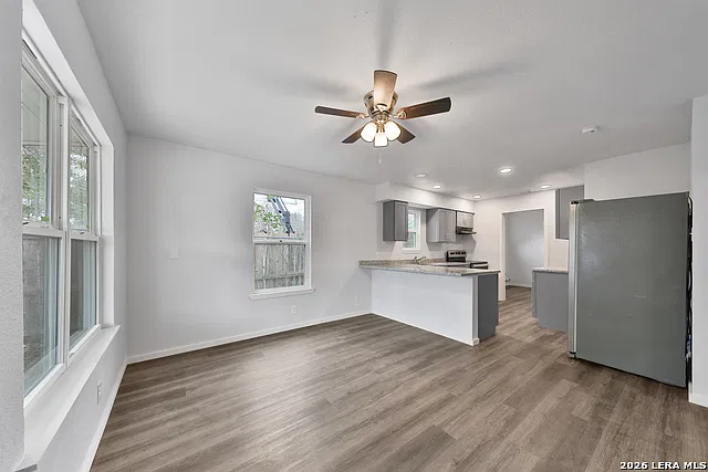 3 bed, 2.0 bath, 877 sqft, $1,450 — Photo 3