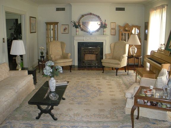 Formal Living Room w/firepla