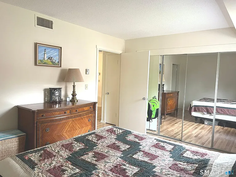 593 Heritage Vlg #D — Photo 8