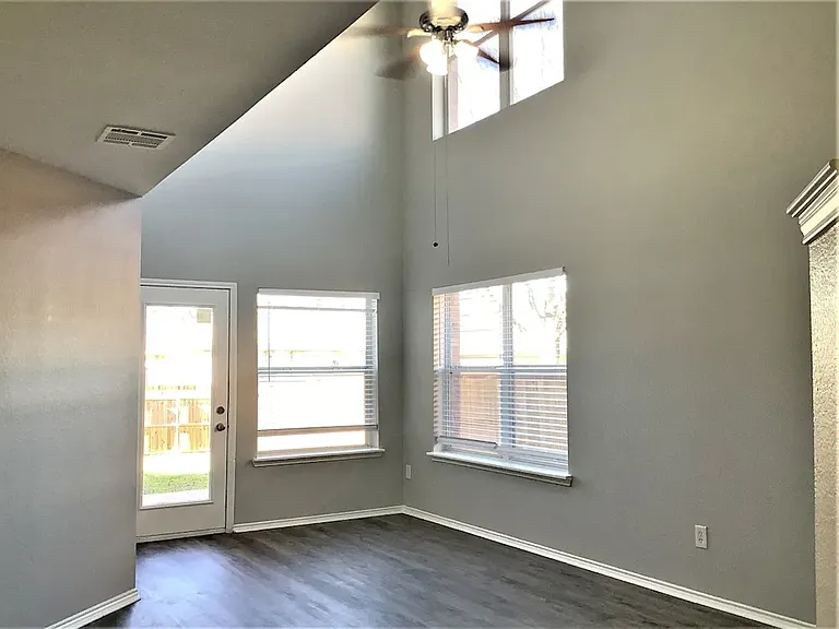 629 Duke Dr — Photo 7