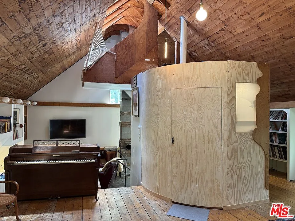 3 bed, 1.5 bath, $3,000 — Photo 4