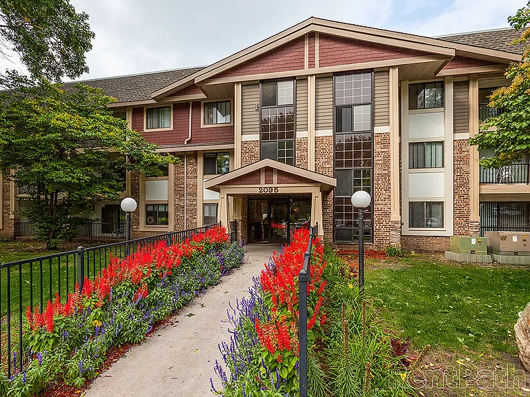 Silver Bell Apartments — Photo 14