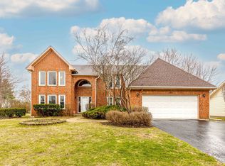 545 Parkchester Rd, Buffalo Grove, IL 60089