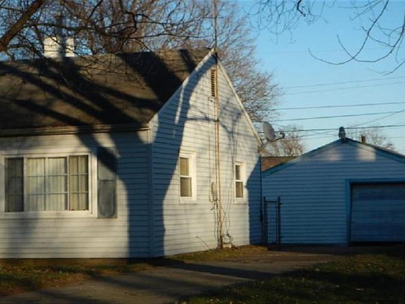 3rd image of 2435 Vigo St