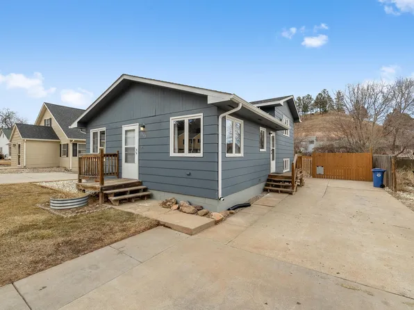 1940 Red Dale Dr, Rapid City, SD 57702
