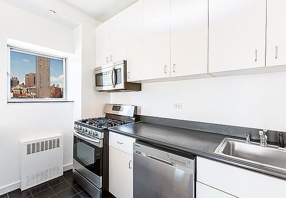 5th image of 360 E 88th St APT 8B