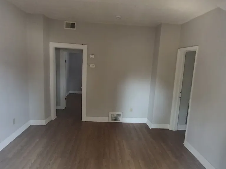 1115 Dorcas St — Photo 3