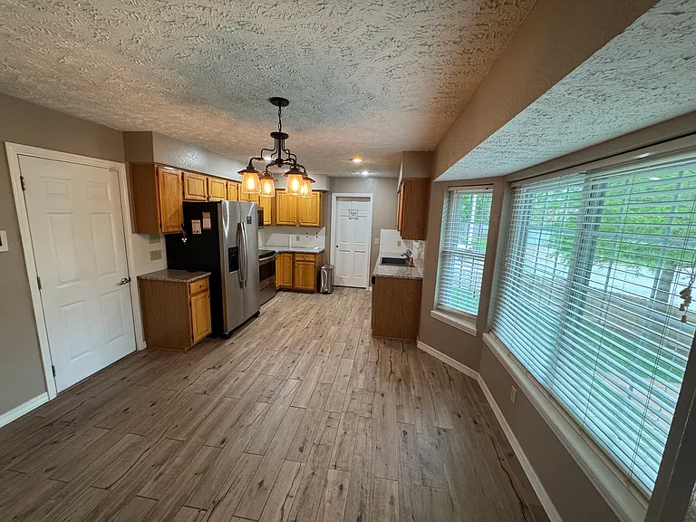608 Cypress Ave — Photo 3