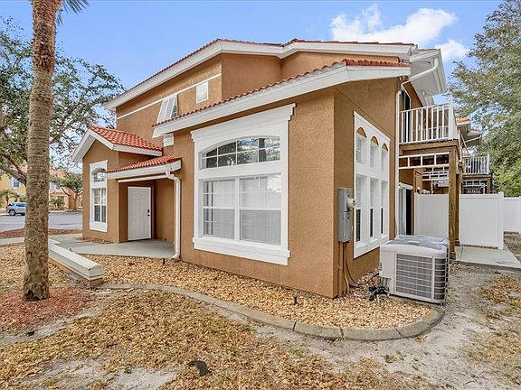 2nd image of 1001 Park Ridge Cir