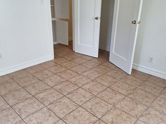3rd image of 1435 W 51st St #1