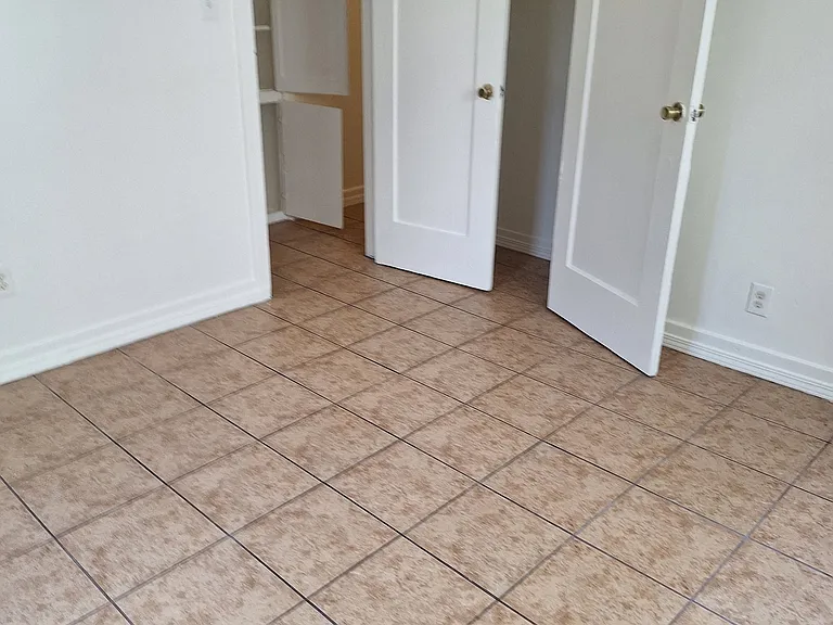 1435 W 51st St #1 — Photo 3
