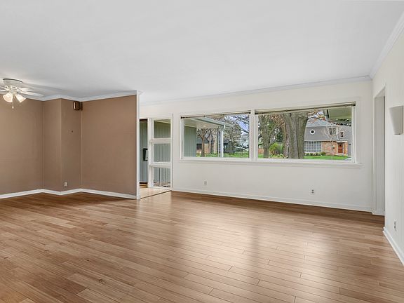 3rd image of 143 S Buell Ave