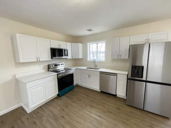 91 Cottage St #B, Athol, MA 01331