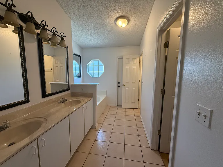 1574 Stefan Cole Ln — Photo 11