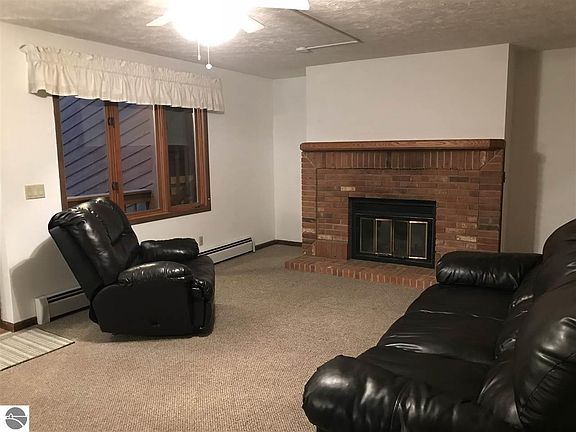 3rd image of 3904 Sherwood Forest Dr