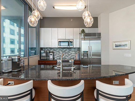 5th image of 2101 Market St Unit 4006
