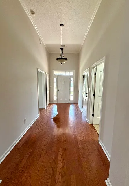 3 bed, 1800 sqft, $2,100 — Photo 2