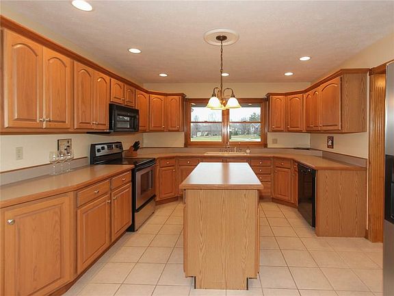 5th image of 541 Sante Fe Cir