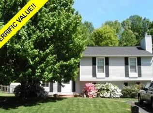 6137 Barros Dr, Centreville, VA 20120