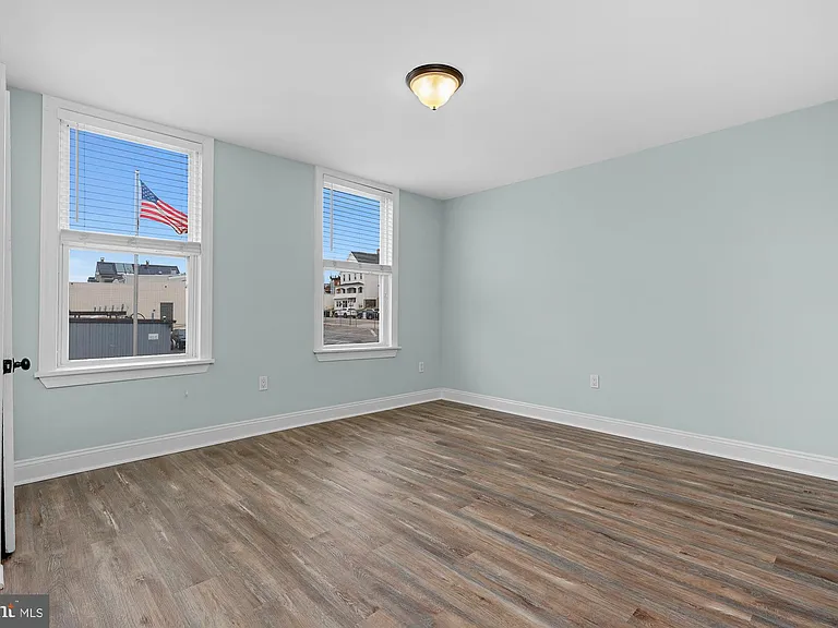 1201 Union Ave — Photo 3