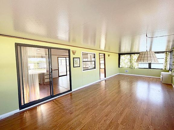 2nd image of 25621 Lilac Ct