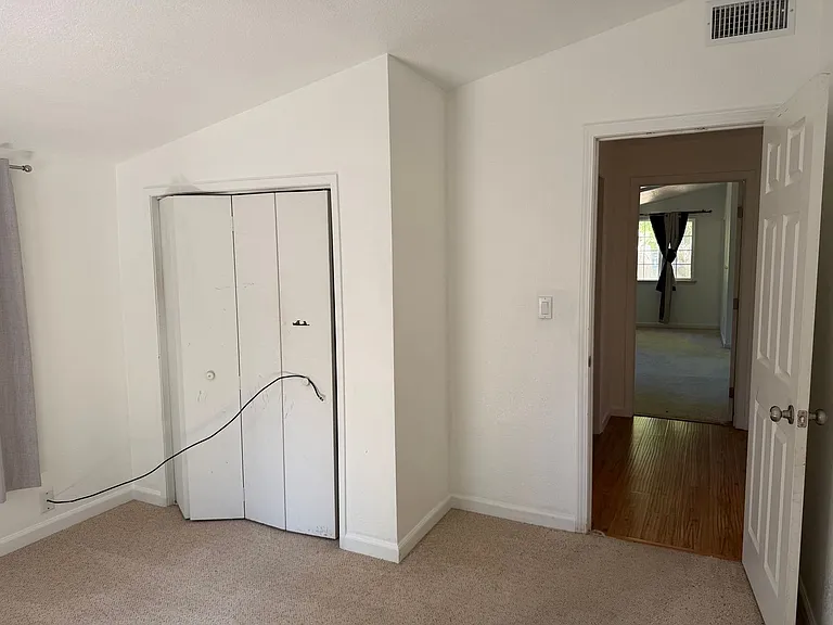3829 Delaware Ave — Photo 10