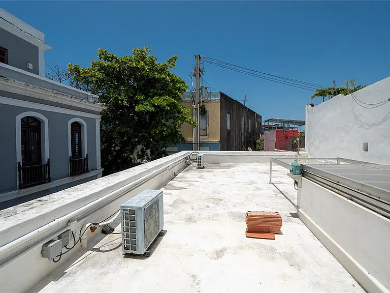 8 De La Cruz — Photo 17