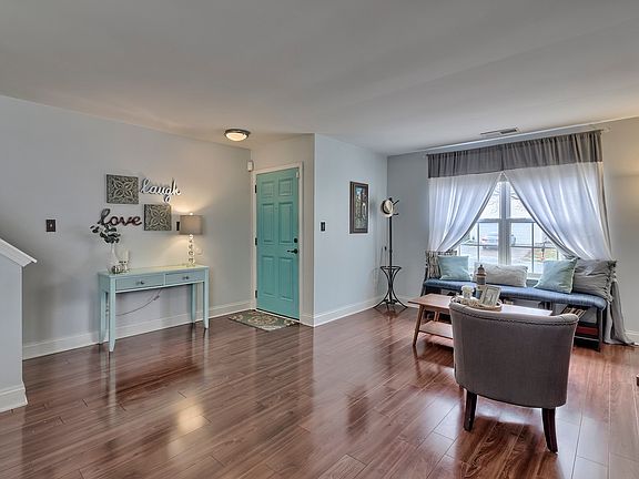 Living Room/Flex Space