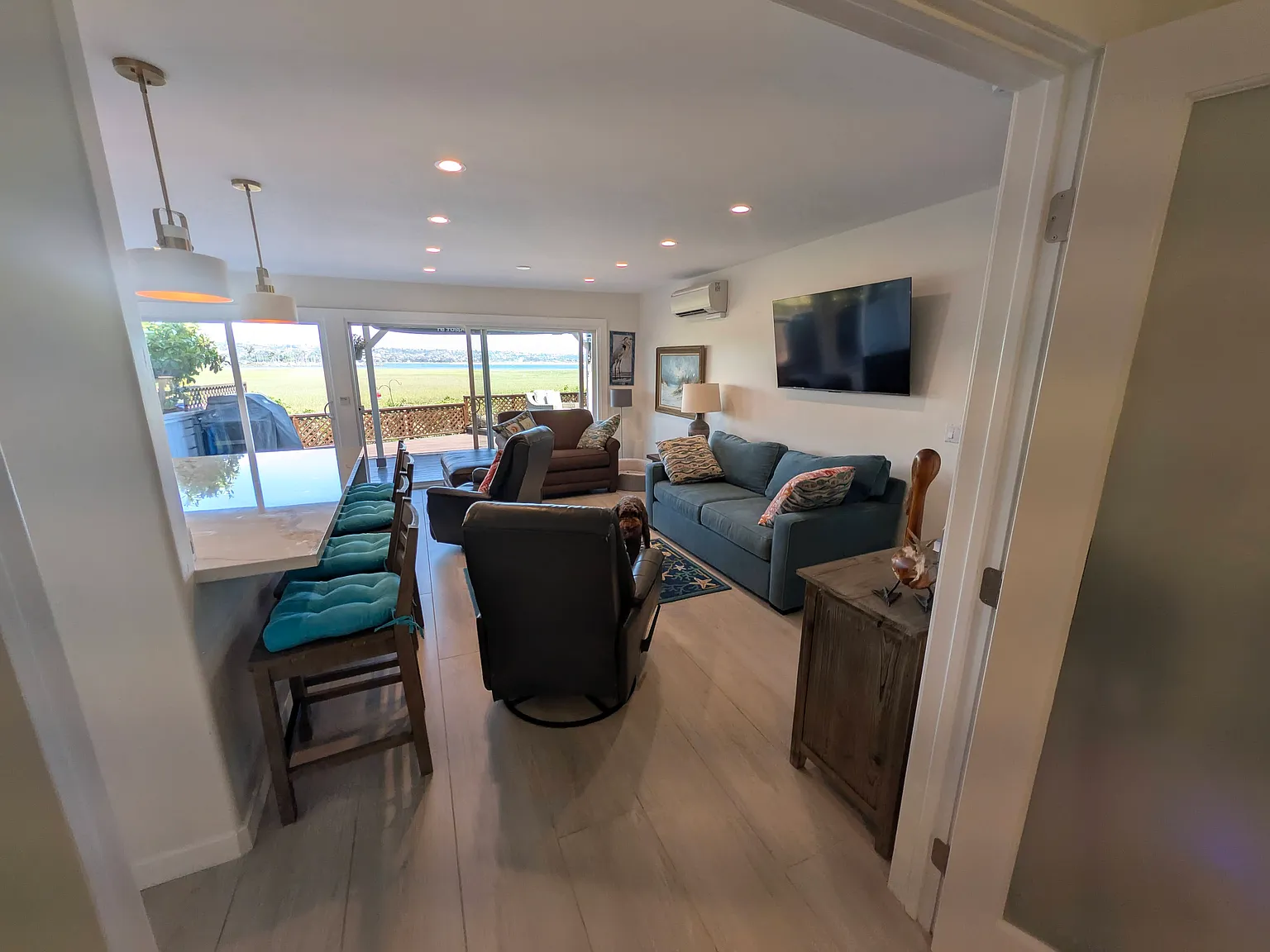 2 bed, 913 sqft, $5,500 — Photo 1