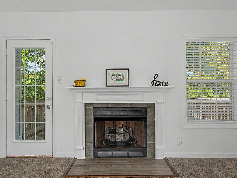 1371 Constitution Dr — Photo 6