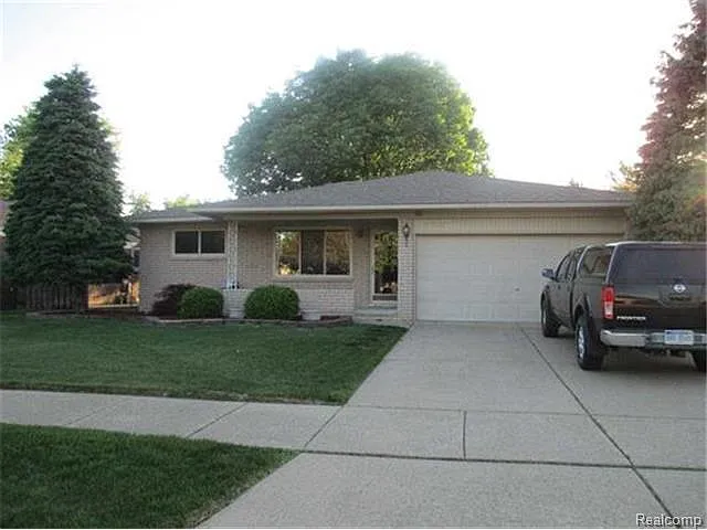 41749 Mary Kay Dr — Photo 1