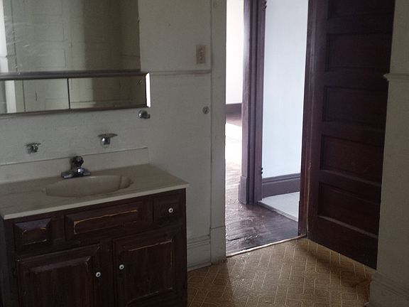 5th image of 1245 Maryland Ave #2