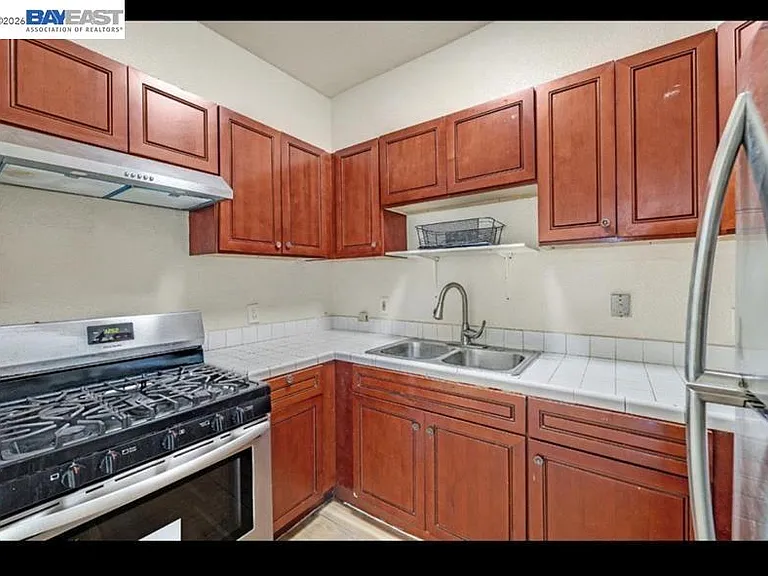 2422 E 24th St #1 — Photo 2