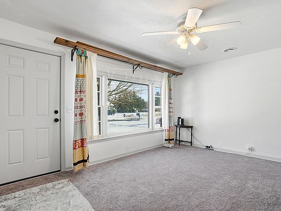 2nd image of 838 Crew Ave