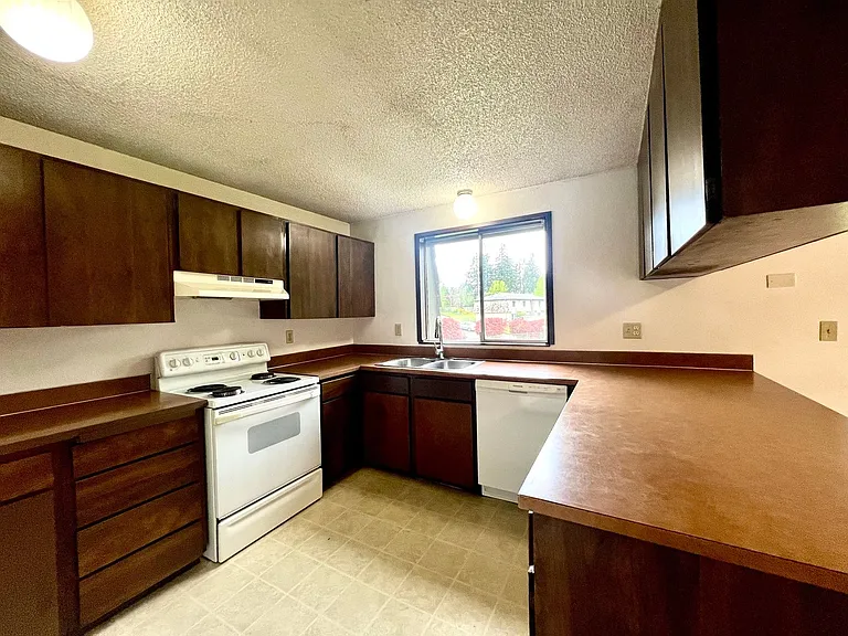 5032 S 58th St #D — Photo 7