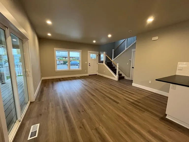 310 S River St — Photo 5