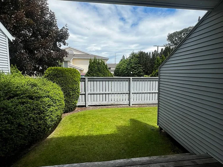126 E Grover St #7 — Photo 7
