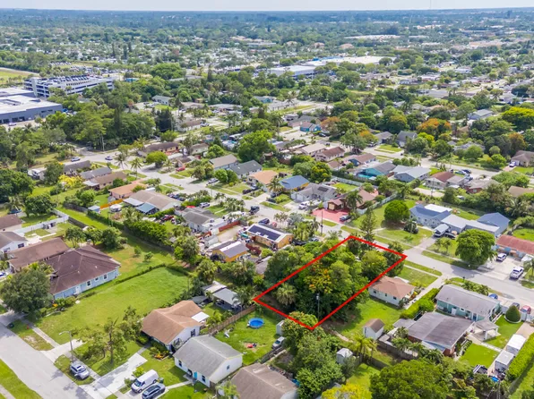 240 PERRY Avenue, Greenacres, FL 33463