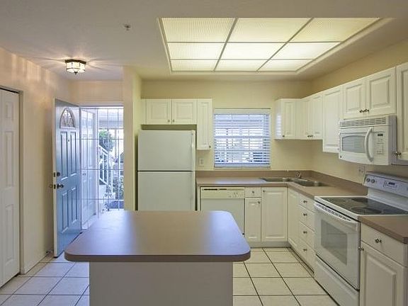 2nd image of 4200 Castlebridge Ln Unit 1912