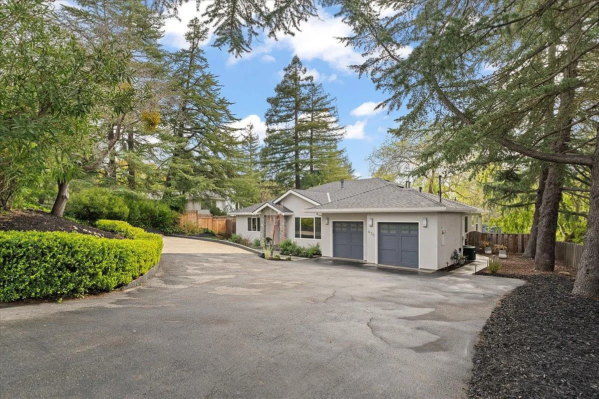 470 Valley View Dr photo 1